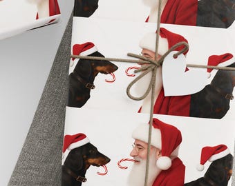 Carta da regalo a forma di bassotto nero focato per le feste! Doxie contro Babbo Natale: chi l'ha indossata meglio per questa carta da regalo natalizia?
