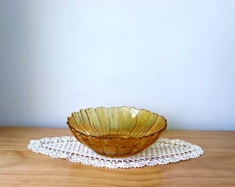 Vintage Sunflower Amber Glass Bowl – Large Floral Pressed Glass Centerpiece