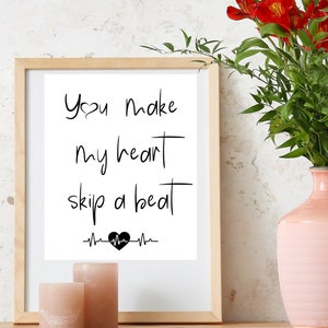 Je laat mijn hart een slag overslaan AFDRUKBARE liefdescitaat, liefdeskunst aan de muur, huwelijksgeschenk, kersverse cadeau-idee, geliefde cadeau, cadeau voor hem