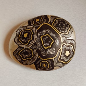 Hand painted pebbles image 4