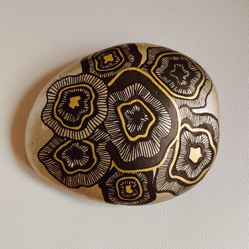 Hand painted pebbles image 4