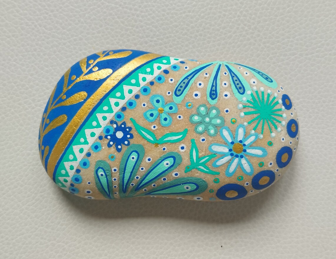 Hand-painted Pebbles, Decorative Objects, Unique Quality Pieces. - Etsy