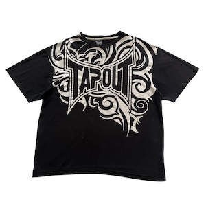 P0015【ブラックLサイズ】タップオウト/TAPOUT Tシャツ TAPOUT／タップアウト Tシャツ TAPOUT Defined VENUM - 格闘技