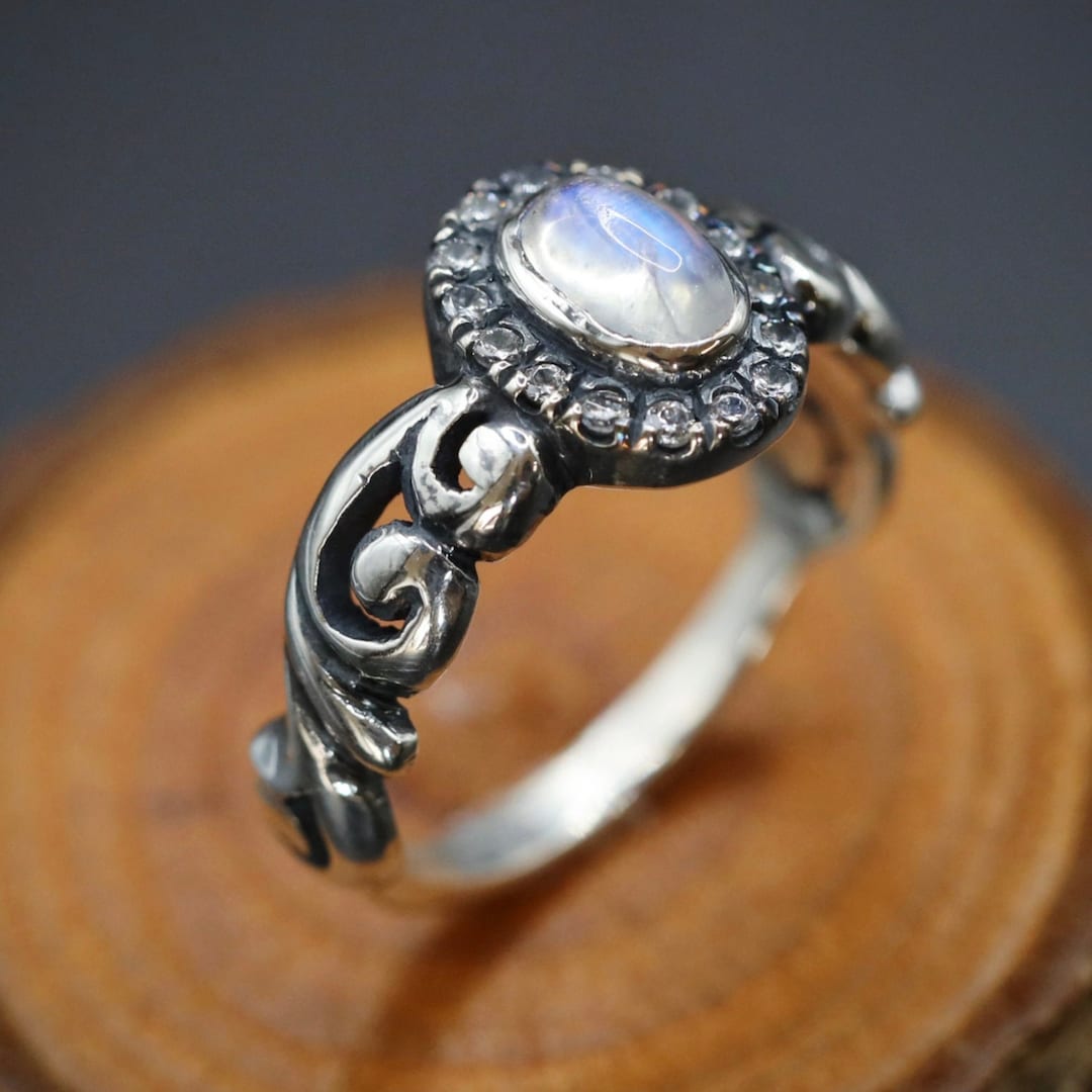 ハンドメイドムーンストーンリング：アンティークシルバー925