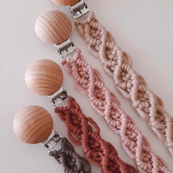 Macrame Pacifier Clip, Wooden Animal Figure Clip, Cream Pacifier Holder, Pink Baby Accessory, Beige Infant Pacifier Clip, Wooden Toy Holder