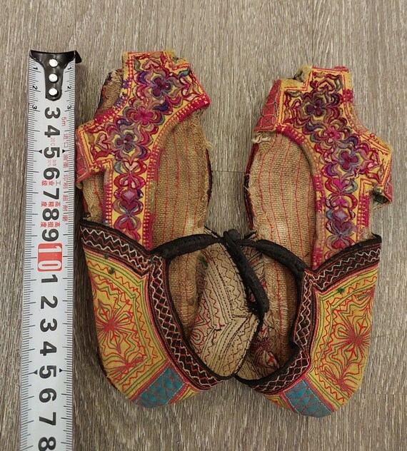 Vintage Tribal Shoes, Hand-made with Cotton & Sil… - image 4