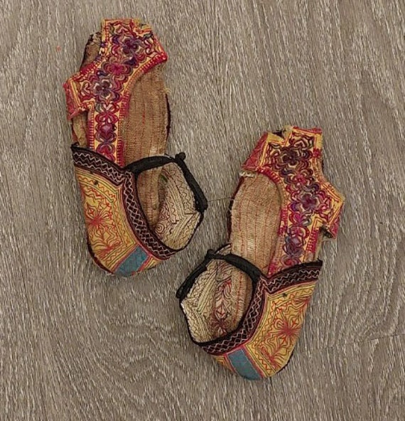 Vintage Tribal Shoes, Hand-made with Cotton & Sil… - image 2