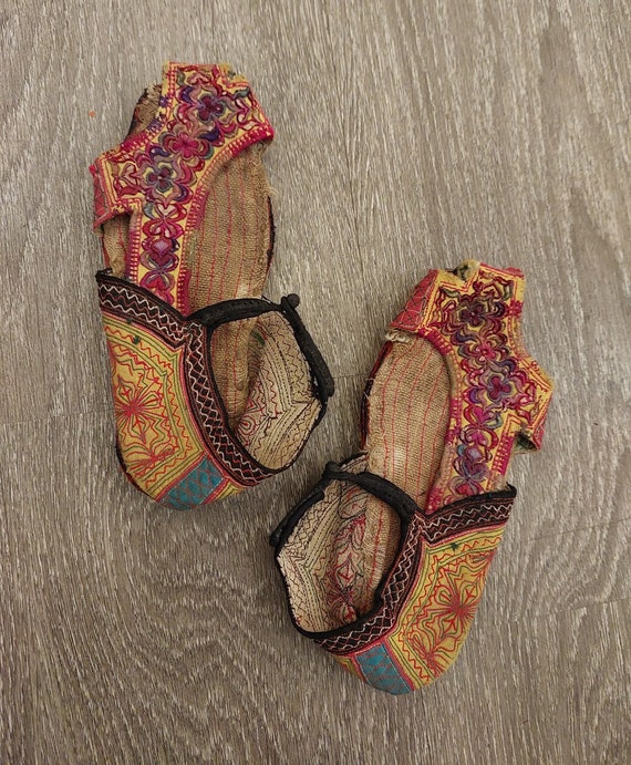 Vintage Tribal Shoes, Hand-made with Cotton & Sil… - image 1