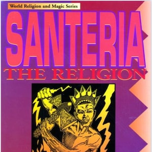 Puede incluir: Portada de libro con el título "Santeria The Religion" en letras rojas y amarillas sobre un fondo morado. La portada presenta una ilustración en blanco y negro de una persona sosteniendo una espada con una corona en la cabeza. El nombre del autor, "Migene Gonzalez-Wippler", está impreso en negro en la parte inferior de la portada.