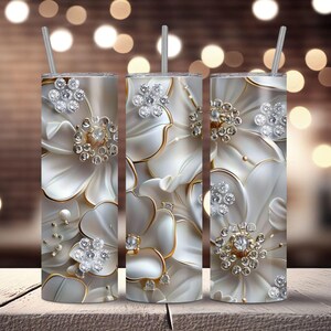 Pu&ograve; includere: Tre bicchieri in acciaio inossidabile con un design floreale bianco e oro con grandi abbellimenti di gioielli decorati.