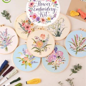 Kit di ricamo per principianti - Kit fai da te per punto croce floreale con telaio, tessuto stampato e fili - Set di avvio per ricamo a mano