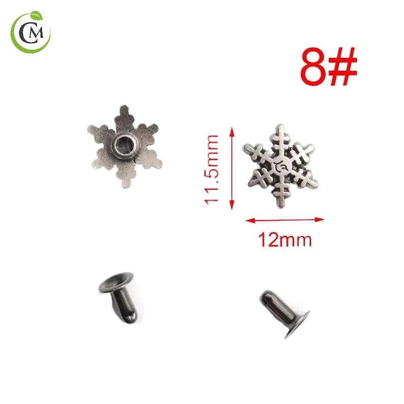 K&ouml;nnte beinhalten: Silberfarbene Schneeflocken-Nieten, 12 mm breit und 11,5 mm hoch, mit einem zentralen Loch zur Befestigung. Das Bild zeigt auch die Nietr&uuml;ckseiten und die Nummer "8#".