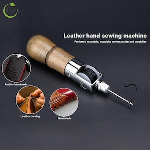 Puede incluir: Una m&aacute;quina de coser a mano de cuero con un mango de madera y un cuerpo de metal plateado. La imagen incluye el texto "Leather hand sewing machine" y "Preferred materials, exquisite workmanship and durability."