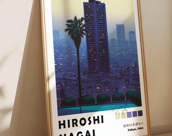 Op de afbeelding: Een ingelijste kunstprint met een stadsgezicht met een hoog gebouw en een palmboom. De print heeft een retro-esthetiek met een kleurenpalet van blauw, paars en geel. De naam van de kunstenaar, "Hiroshi Nagai", wordt prominent weergegeven, samen met Japanse tekst.