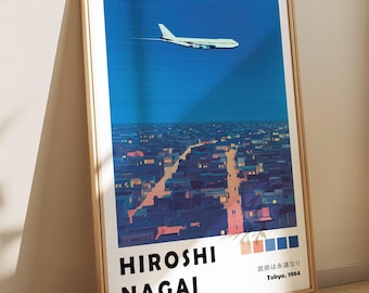 Op de afbeelding: Een ingelijste kunstdruk met een nachtelijk stadsgezicht met een vliegtuig in de lucht. De print heeft een blauw en oranje kleurenschema, met de tekst "HIROSHI NAGAI" en Japanse tekst. Het kunstwerk wordt gepresenteerd in een licht houten frame.