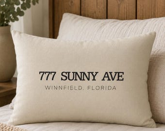 Personalisiertes Adresskissen, Lendenkissen mit Straßennamen, minimalistisches Geschenk zum Einzug, modernes Erinnerungsstück zur Einweihung