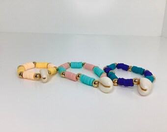 Op maat gemaakte beachy-armband met schelp