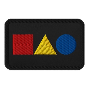 Könnte beinhalten: Ein schwarzer gestickter Aufnäher mit einem roten Quadrat, einem gelben Dreieck und einem blauen Kreis.