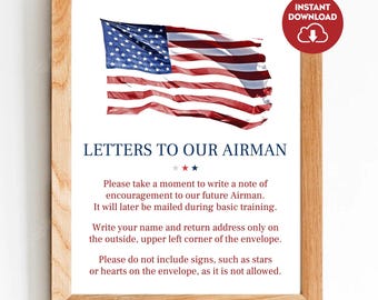 Könnte beinhalten: Druckbarer Schild mit einer amerikanischen Flagge und dem Text "Briefe an unseren Flieger". Das Schild weist die Leute an, eine Ermutigungsbotschaft an einen zukünftigen Flieger zu schreiben und enthält Anweisungen für die Adressierung des Umschlags.