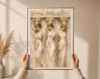 Puede incluir: Una impresión artística enmarcada que presenta tres figuras clásicas sosteniendo elementos arquitectónicos ornamentados. Las figuras están vestidas con túnicas blancas fluidas, con un estilo suave y pictórico. La obra de arte tiene un marco dorado y el texto "DUENDE HAUS" es visible.