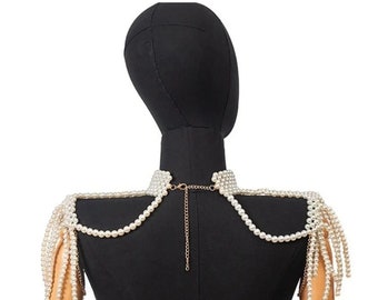 Pearl shoulder necklace silver