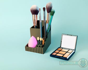 Minimalist Makeup Brush Organizer: Modern Vanity Decor