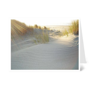Strand, zonnestralen en zandduinen, natuurwenskaart, blanco binnenkant met envelop 100% gerecycled pc-papier gemaakt met windenergie, A2