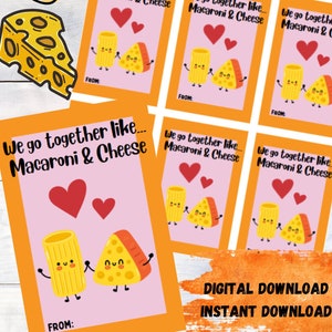 以下が含まれることがあります： 「We go together like Macaroni & Cheese」のテキストが入ったデジタルダウンロードカード。各カードには、マカロニとチーズの漫画イラストとハートが描かれています。カードはオレンジ色の背景にあります。