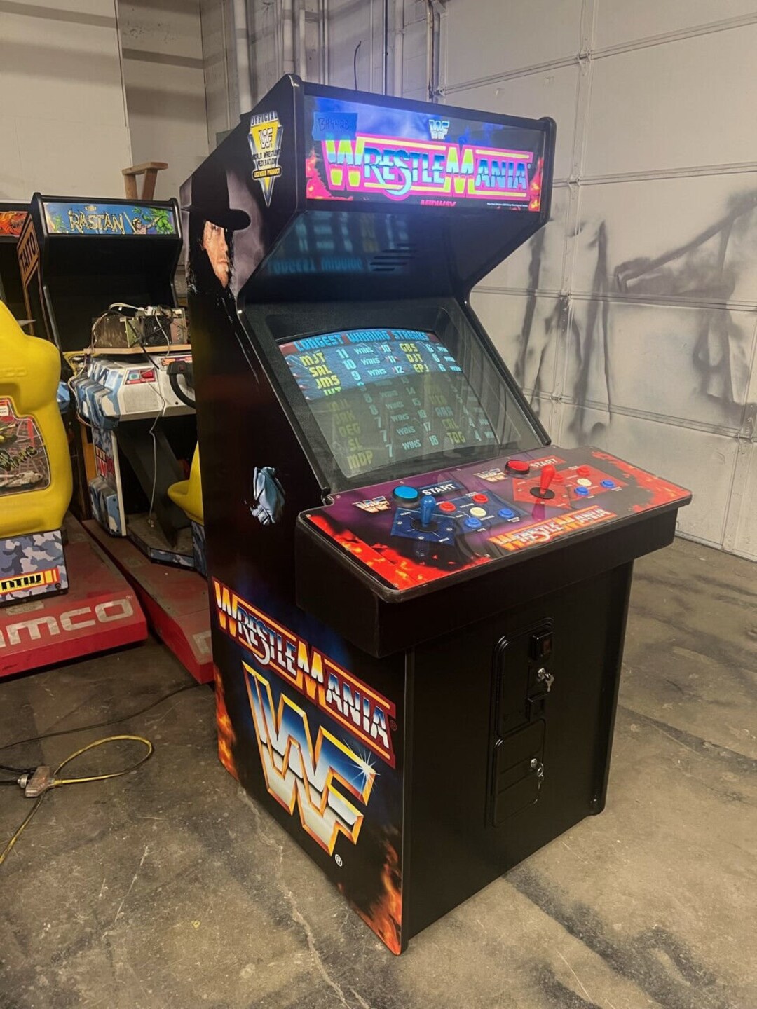 Vintage 1981 Arcade Machine Cocktail Table , Multigame Theme , Table