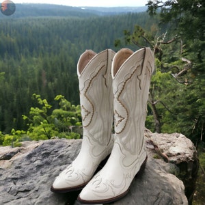 Womens Angelic Cowgirl Western Cowboy Cowgirl Square Toe Leather Mix Flower Embroidered Boho Chic Boots.