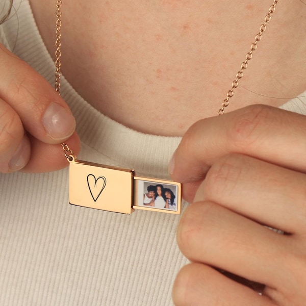 Personalized  Photo Locket Necklace Gold, Heart Engraved Locket With Photo, Custom Picture Pendant, Birthday Day Gift for Her, Mom, Daughter