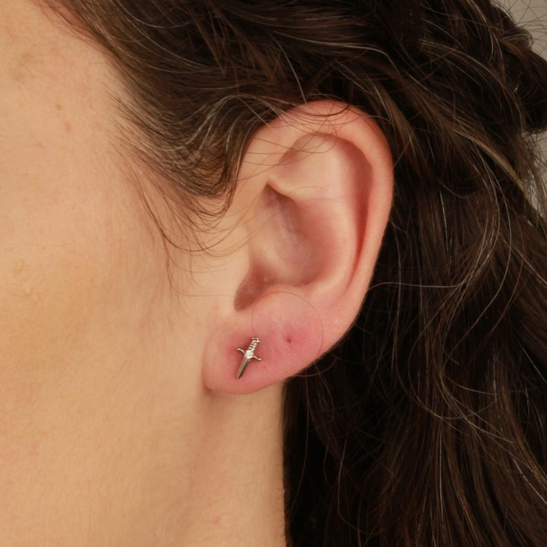 Sword Earrings Internally Threaded Titanium Flat Back Studs, 16G 18G Titanium Earrings, Tragus Forward Helix Labret Studs TI-FB-swd-021 bild 4