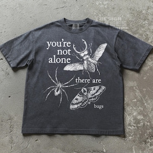 Camiseta "No estás solo, hay bichos", regalo divertido para amantes de los bichos, camiseta de entomología
