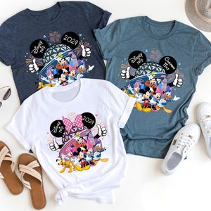 Custom Disney Epcot Shirt, World Traveler Shirt, Disneyworld Shirts, Disney Shirts, Mickey Epcot Shirt, Minnie Epcot Shirt, Disneyland Shirt