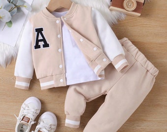 Savvy Co - Baby Boy Letter Embroidery Striped Trim Varsity Jacke & Jogginghose ohne T-Shirt