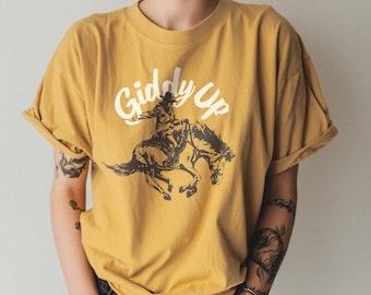 Giddy Up Tシャツ レディース ユニセックス クルーネックシャツ 馬好きシャツ ロデオ ウエスタンシャツ カウボーイ かわいいTシャツ ビンテージ レトロ ギフト おもしろTシャツ