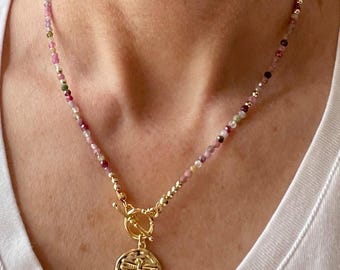 Collar de cuentas de turmalina con dije de libélula chapado en oro de 18 k con cierre de palanca