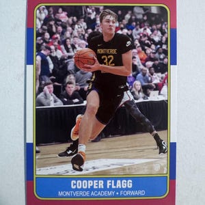 Cooper Flagg "86 Style" 2022-23 Montverde Akademie Rookie Karte (To The Net)