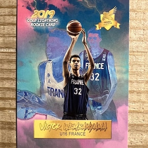 Carte de basket-ball recrue Victor Wembanyama 2019 Gold Lightning U16 France - Variante rose/bleu
