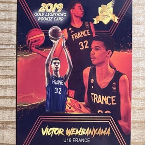 Carte de basket-ball Victor Wembanyama 2019 U16 France Gold Lightning Rookie - Variante violette