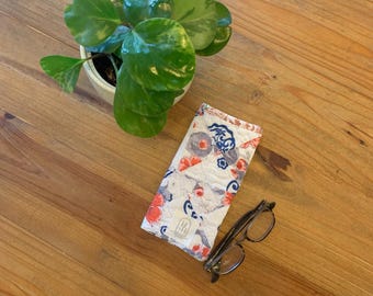 Estuche acolchado para gafas de sol / Bolsa de tela hecha a mano para gafas con forro de algodón y cierre de velcro.