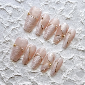 Reusable Pearl Petal Press on Nails Gel Manicure | Fake Nails | Handmade | Press-on nails | Long-lasting | Fragrance Free | 1-014