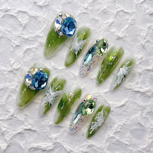 Reusable Gaint Diamond with Lovely Green  Press on Nails Gel Manicure | Fake Nails | Handmade | Press-on nails | Long-lasting | 1-A01417