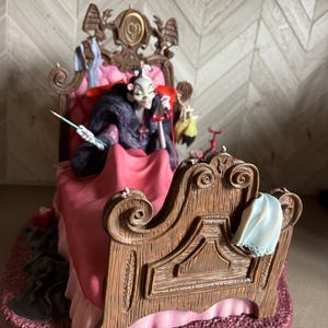 Rare WDCC Cruella De Vil Figurine: 101 Dalmatians, COA# 1932 (1999