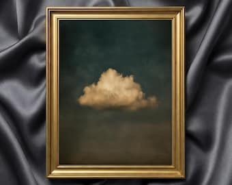 Peut inclure: Une impression d'art encadrée représentant un nuage sur un fond bleu canard et marron foncé. Le nuage est de couleur beige clair. Le cadre est doré et rectangulaire.