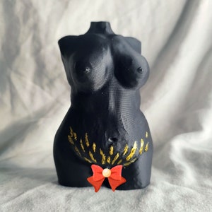 12 cm Black 3D Printed Plus Size MTF Transgender Torso Sculpture with Hand-Painted Golden Stretch Marks – Body Positivity Home Decor Art