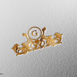 Diseño de monograma de grandeza, emblema inicial de boda real, cresta de letra lujosa, logotipo de matrimonio personalizado opulento, papelería de boda exclusiva