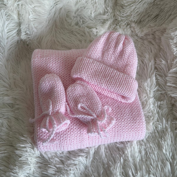 Pink Baby Girl Gift Set: Baby Blanket, Baby Hat, Baby No-Scratch Mittens