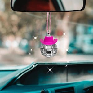 Pink Cowboy Hut Disco Ball Auto hängenden Rückspiegel Zubehör | Trendy Autozubehör | Auto Anhänger | Auto Dekor |