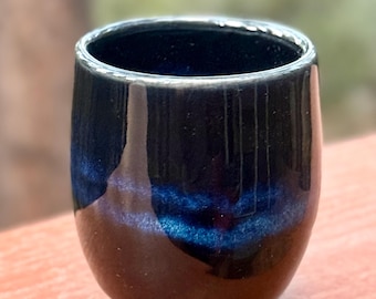 Handmade Ceramic Cup – Black Glaze with Blue Highlights, Wheel-Thrown Stoneware Tumbler